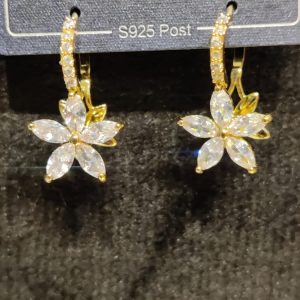 Elegant Handcrafted Earrings – Timeless Beauty for Every Occasion